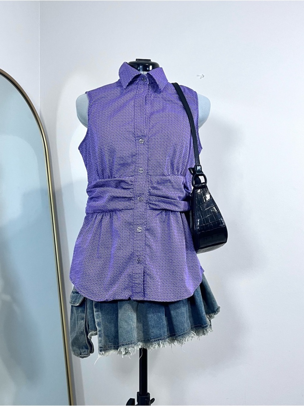 Sleeveless Collared Purple/White Cinched Button-Front Blouse